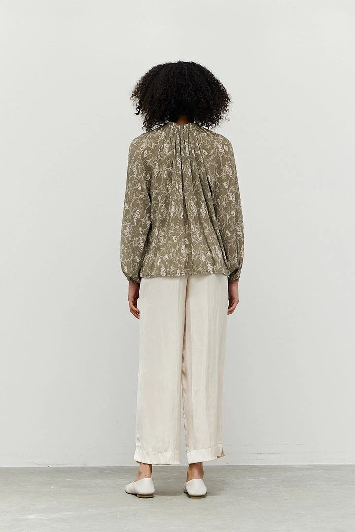 Grade & Gather Women's Dry Thyme Pleat Floral Mock Neck Blouse 2 Grade & Gather Women's Dry Thyme Pleat Floral Mock Neck Blouse