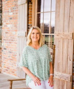 Mitto Tops Women's Kelly Green Flower Print Ruffle Top