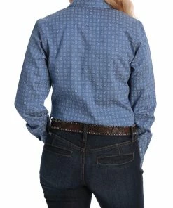 WOMEN'S CINCH TENCEL BLUE MEDALLION PRINT BUTTON-DOWN SHIRT